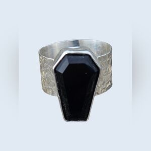 NWT BLACK ONYX COFFIN RING WITH HAMMERED BAND